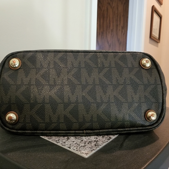 Michael Kors Purse - Picture 4 of 8
